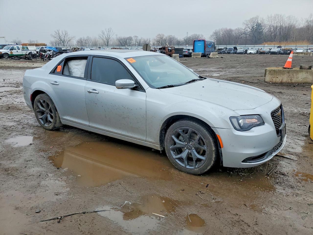 2023 Chrysler 300 VIN 2C3CCABG8PH616690 photo 4