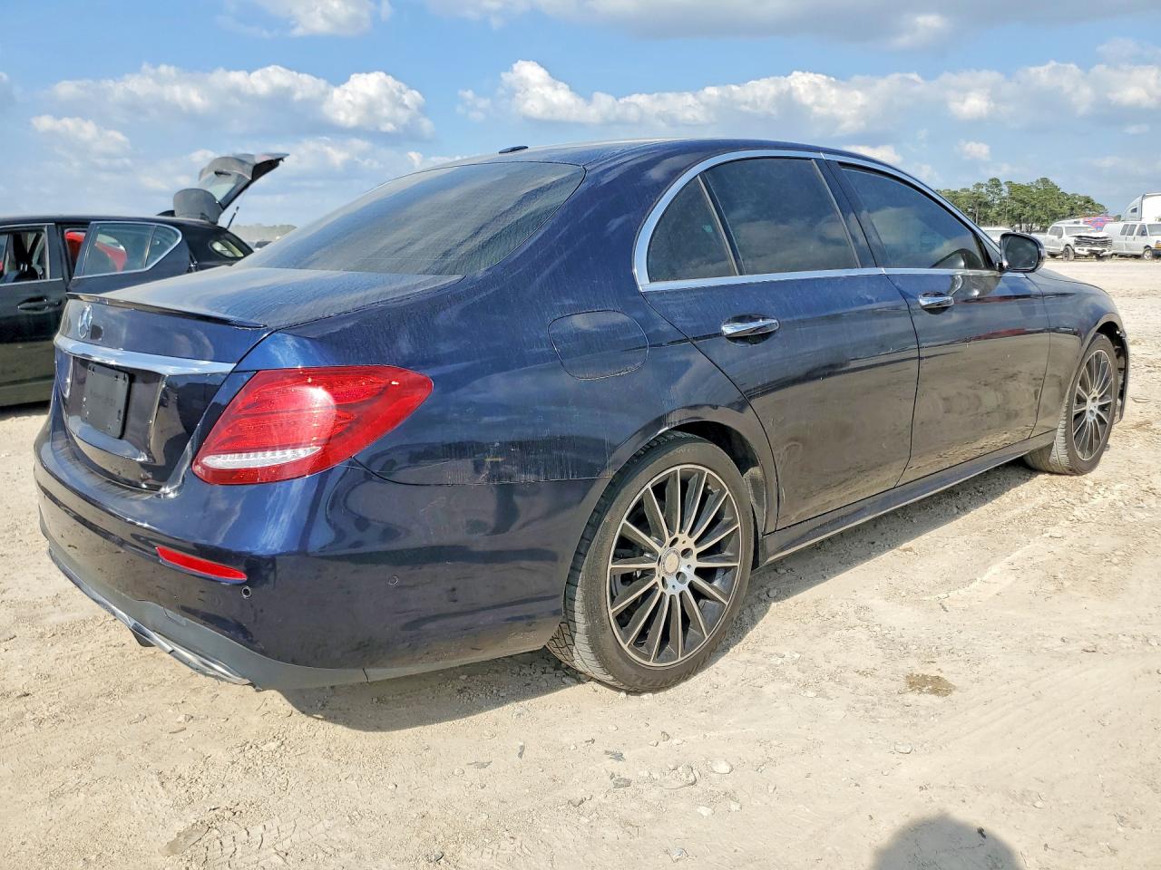 2017 Mercedes-Benz E-class VIN WDDZF4KB8HA225712 photo 3