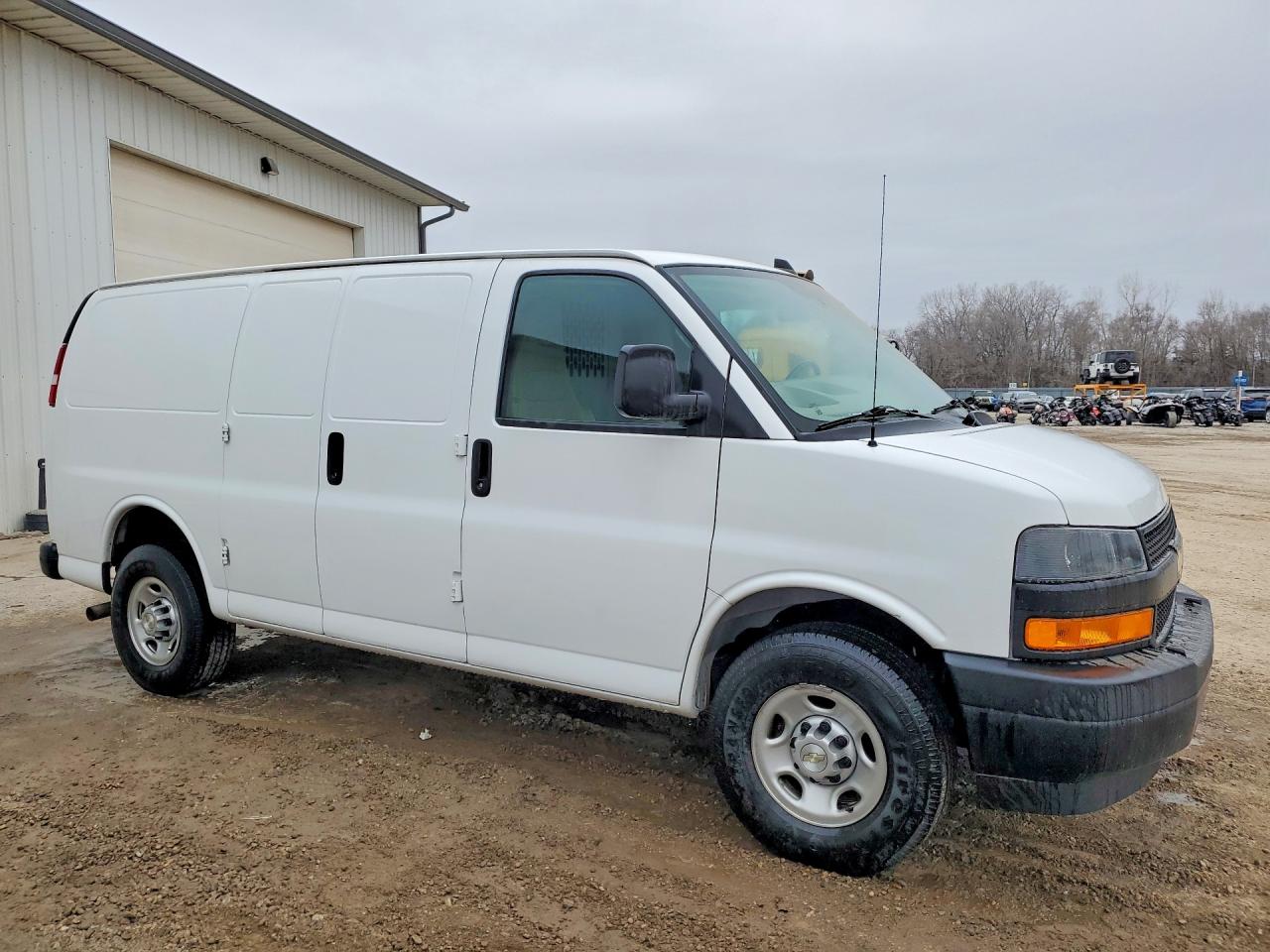2021 CHEVROLET Express VIN 1GCWGAFP2M1259539 photo 4