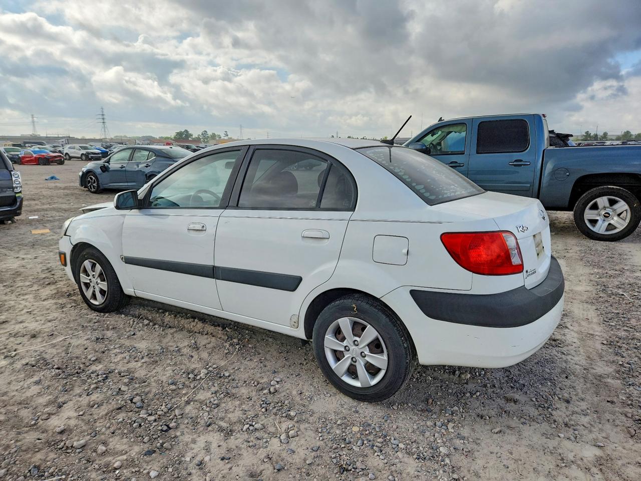 2009 Kia Rio VIN KNADE223596477004 photo 2