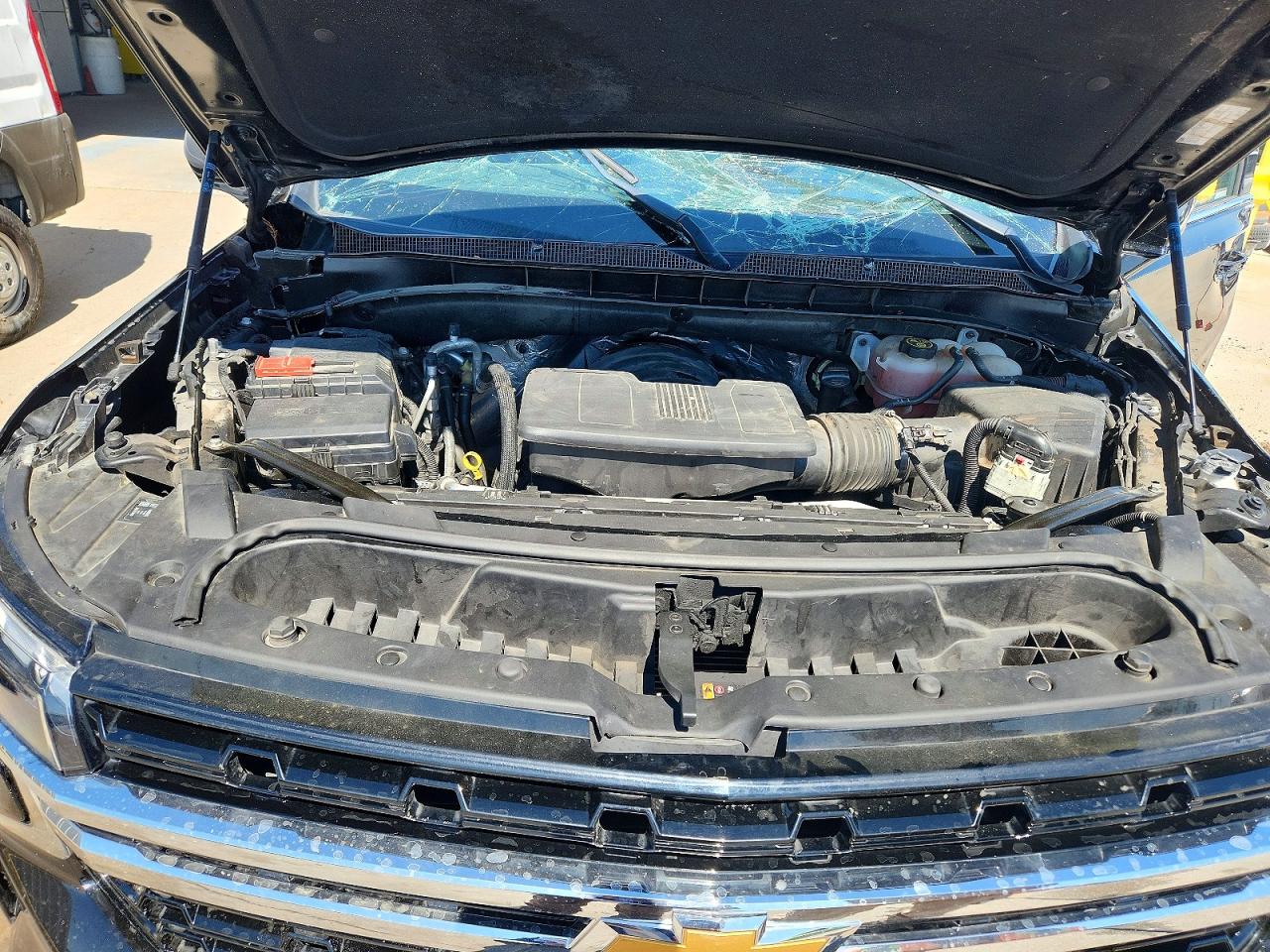 2024 Chevrolet Suburban VIN 1GNSCBKD0RR108100 photo 12
