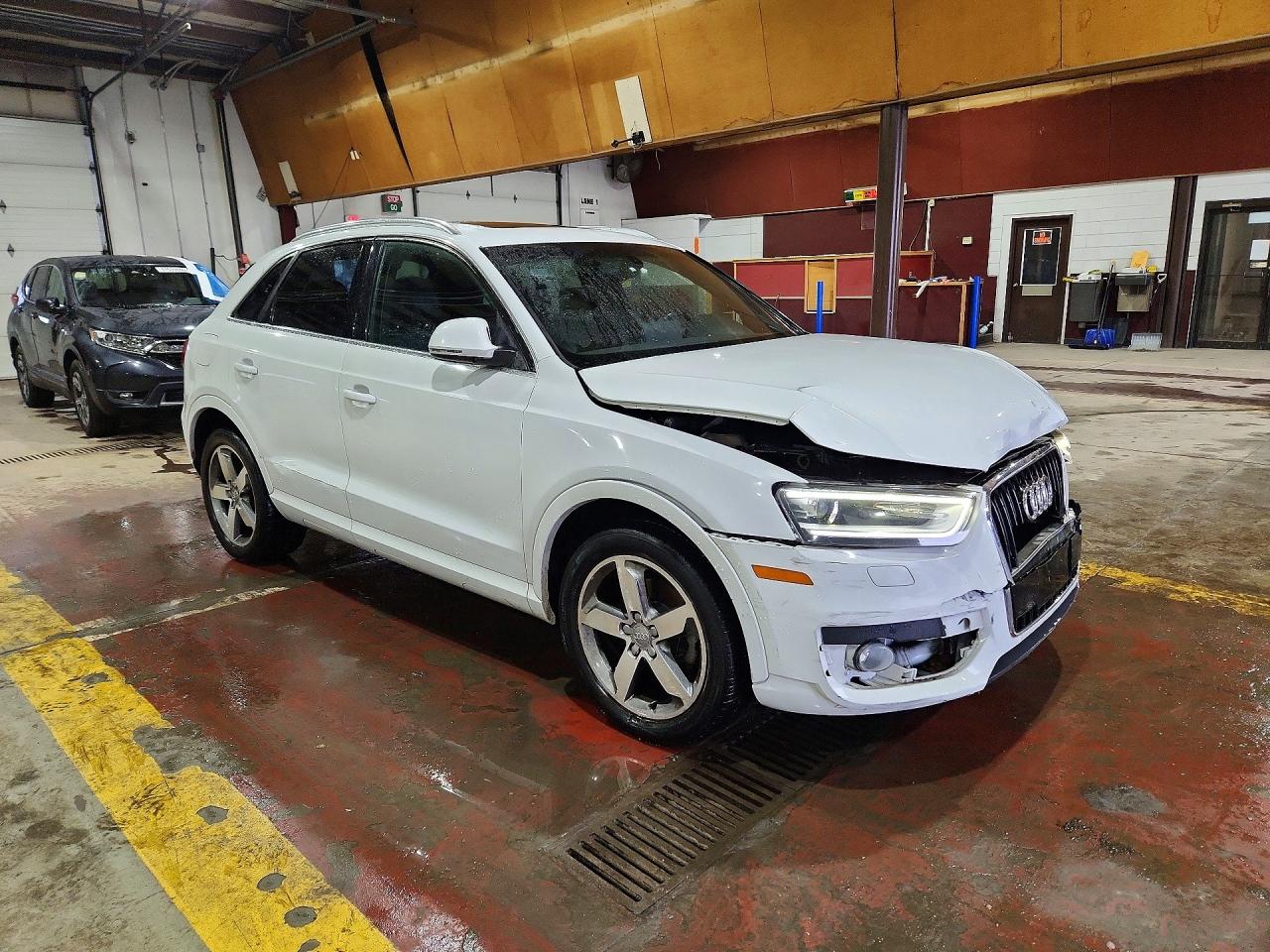 2015 Audi Q3 VIN WA1GFCFSXFR011514 photo 4