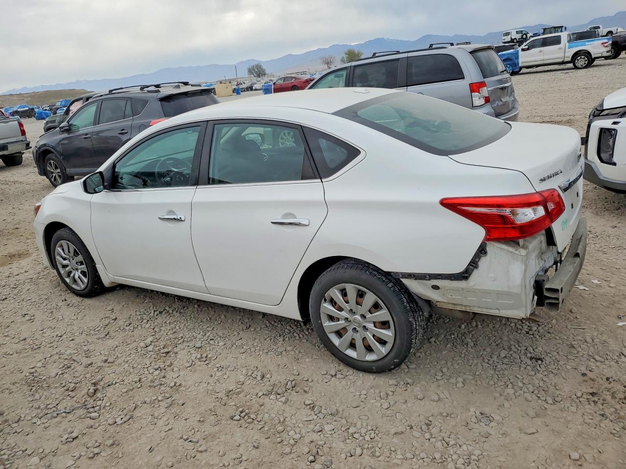 2017 Nissan Sentra VIN 3N1AB7AP3HL720168 photo 2