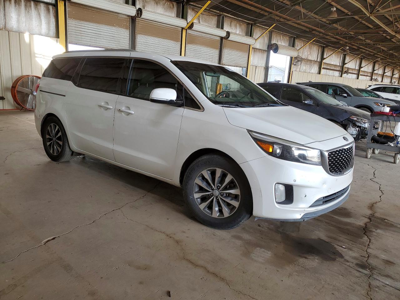 2018 Kia SEDONA VIN KNDMC5C16J6380728 photo 4