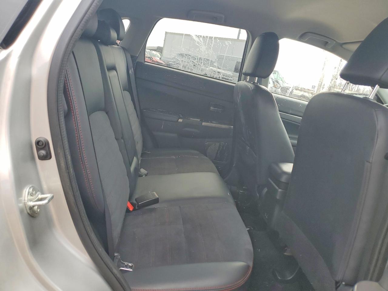 2024 Mitsubishi Outlander VIN JA4ARUAU8RU011847 photo 11