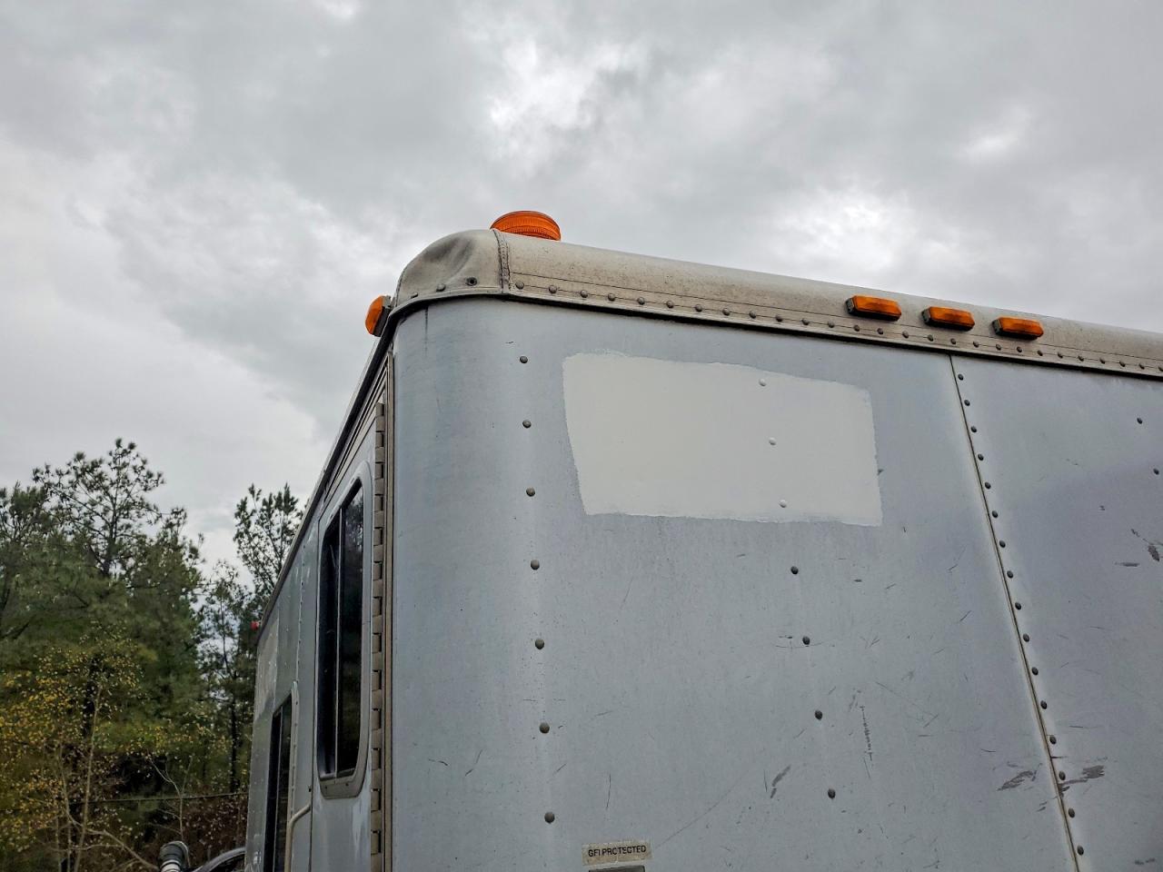 2003 FEATHERLITE Utility VIN 4FGL011242C048129 photo 9