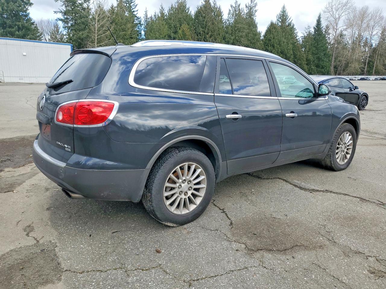 2011 Buick Enclave VIN 5GAKRBED7BJ357437 photo 3