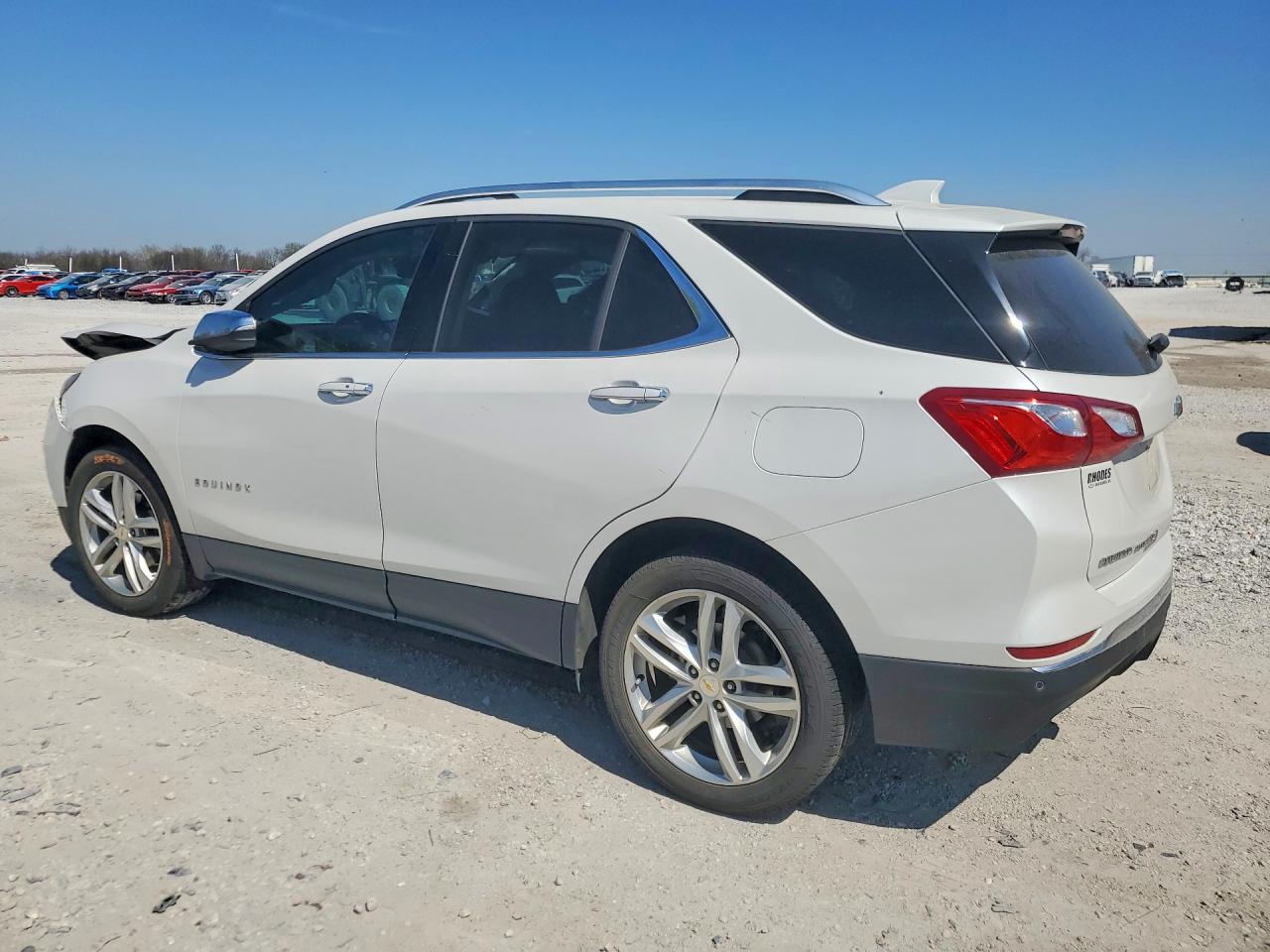 2020 Chev Equinox VIN 2GNAXPEX0L6239596 photo 2