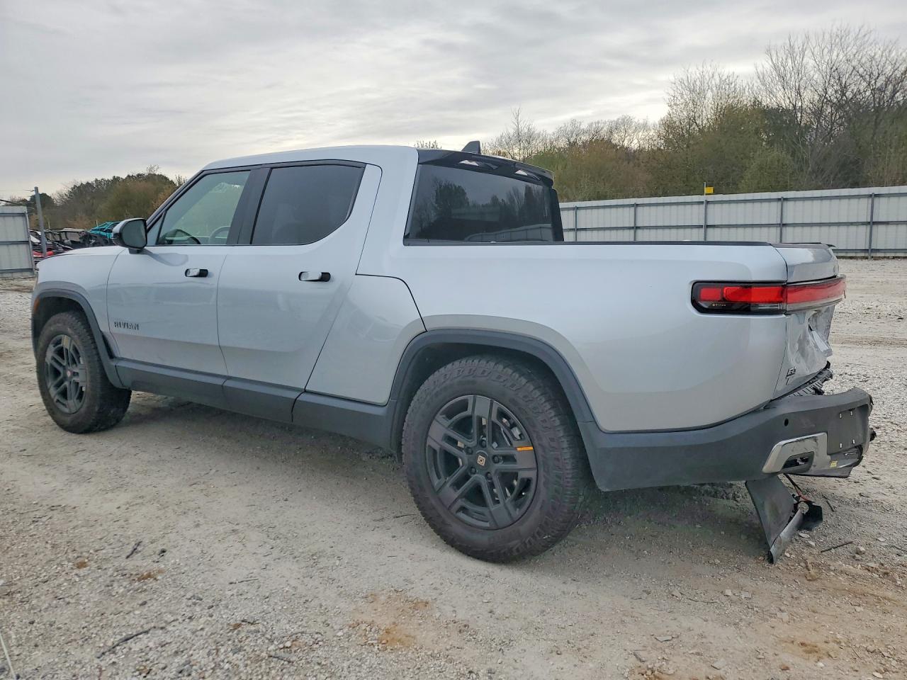 2025 Rivian Rit VIN 7FCTGBAA3SN037989 photo 2