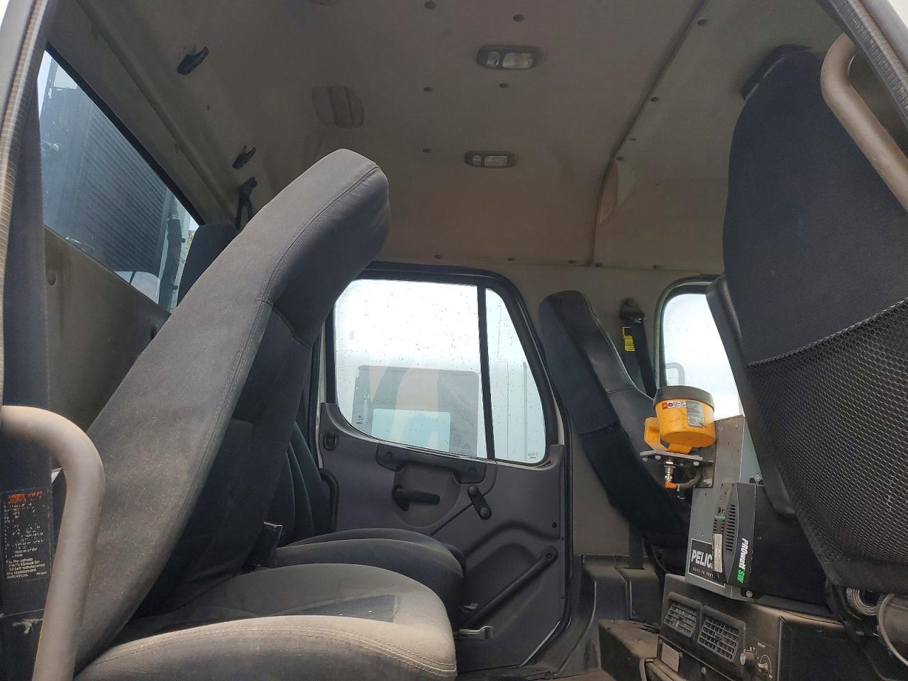 2013 FREIGHTLINER All other VIN 1FVHG5BSXDHFG3903 photo 6
