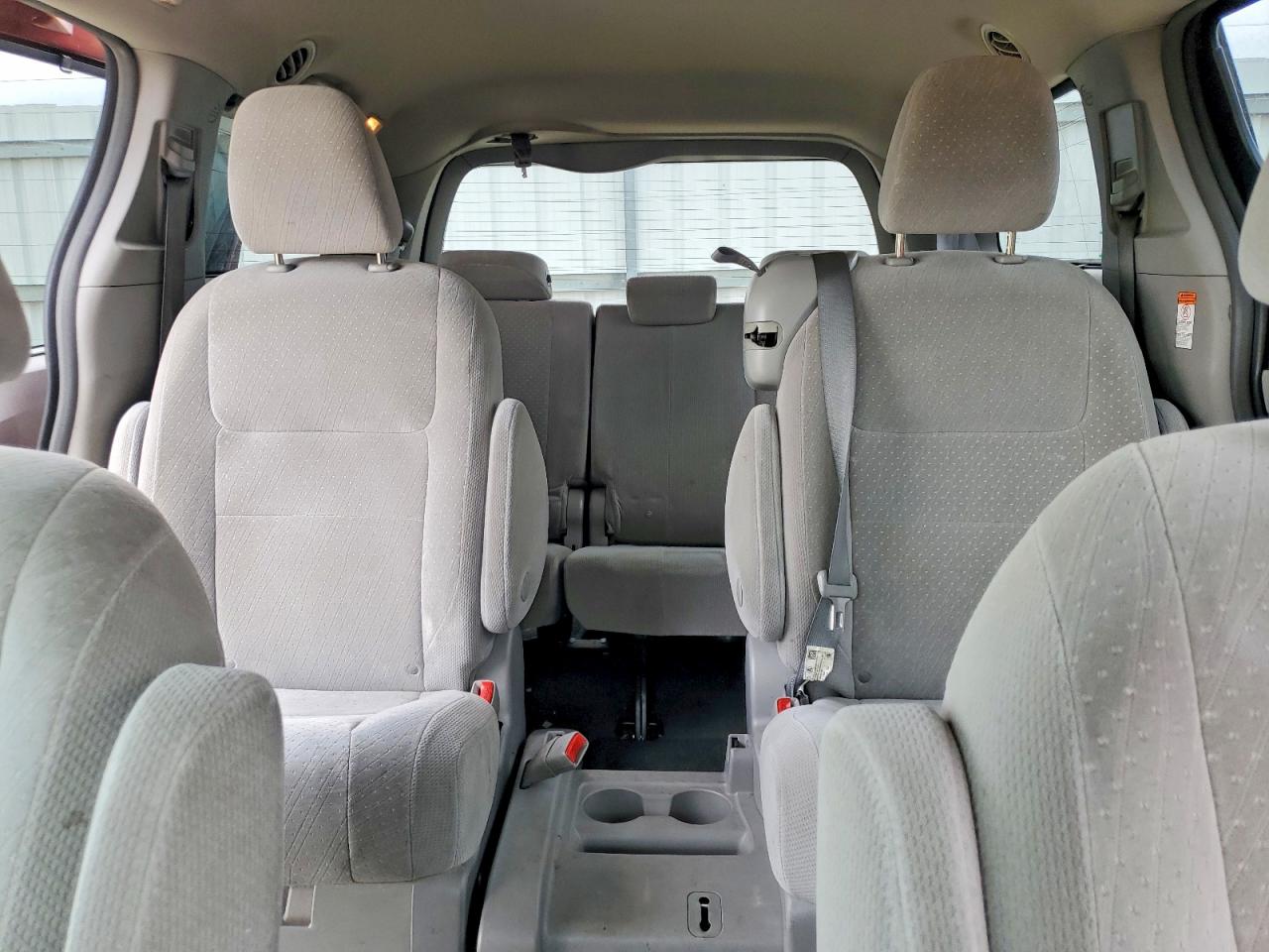 2018 Toyota Sienna VIN 5TDKZ3DC7JS913471 photo 10