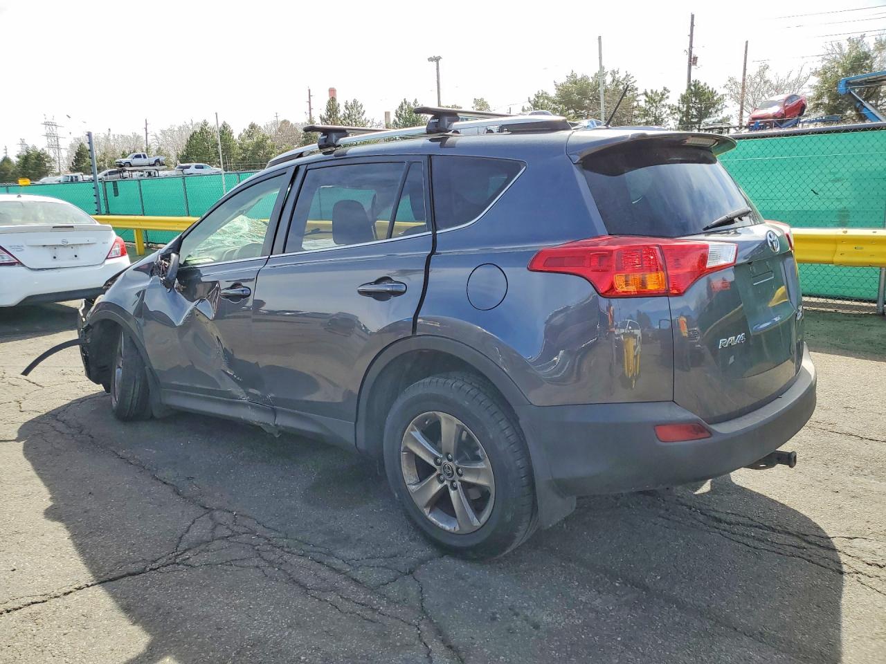 2015 Toyota Rav4 VIN JTMRFREV5FD165333 photo 2