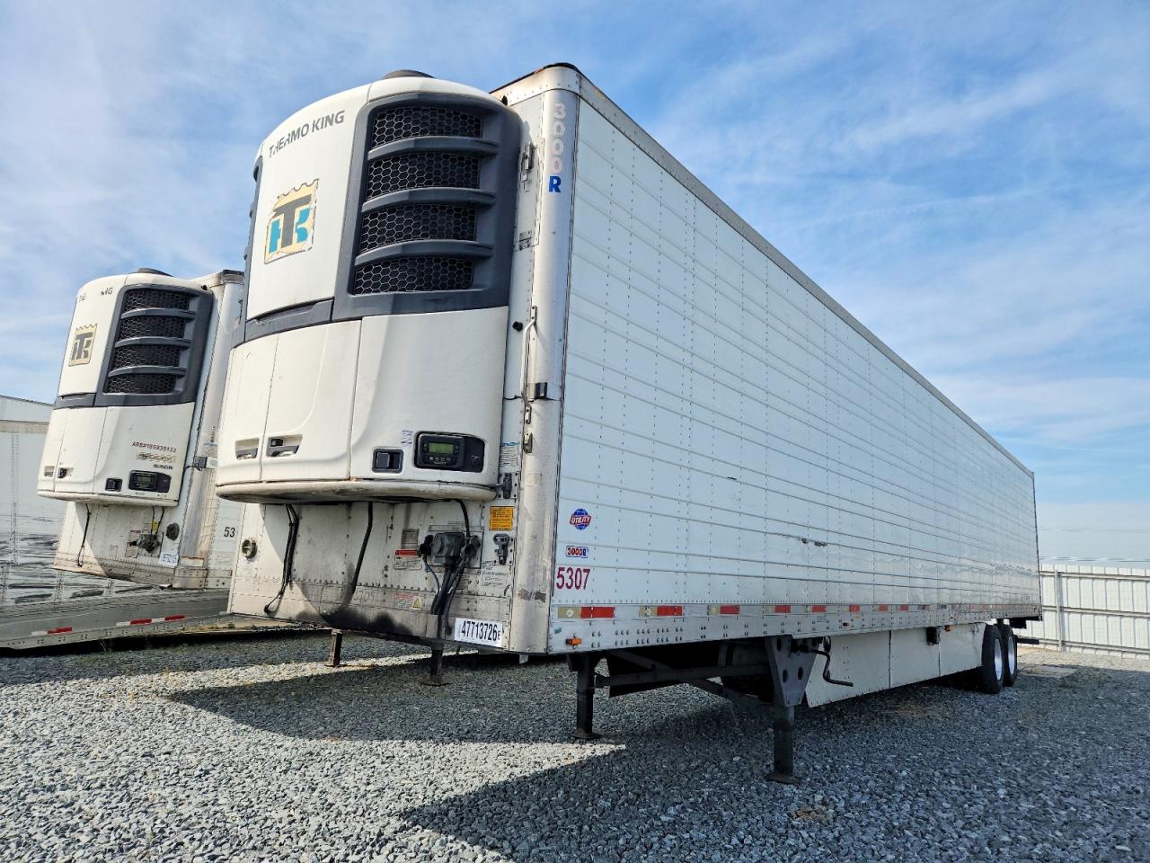 2016 UTILITY All models VIN 1UYVS2532GU505007 photo 3
