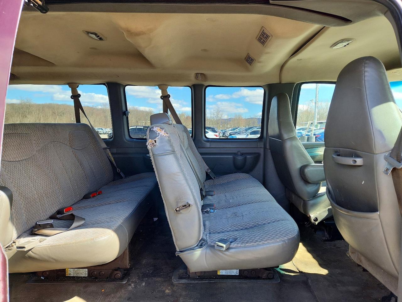 2005 CHEV Express VIN 1GAHG39U551224932 photo 11