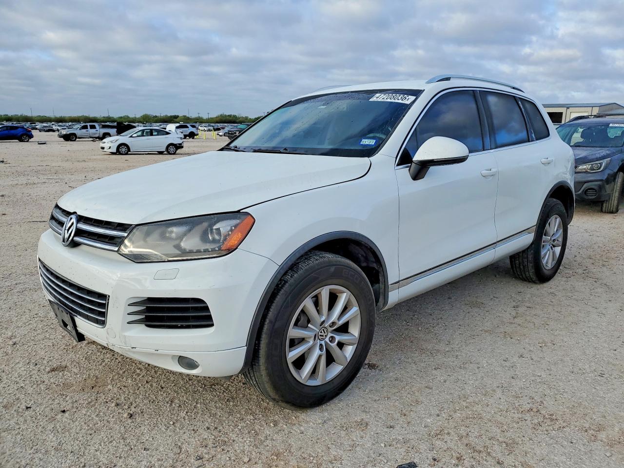 2013 Volkswagen Touareg VIN WVGEF9BP8DD005895 photo 1