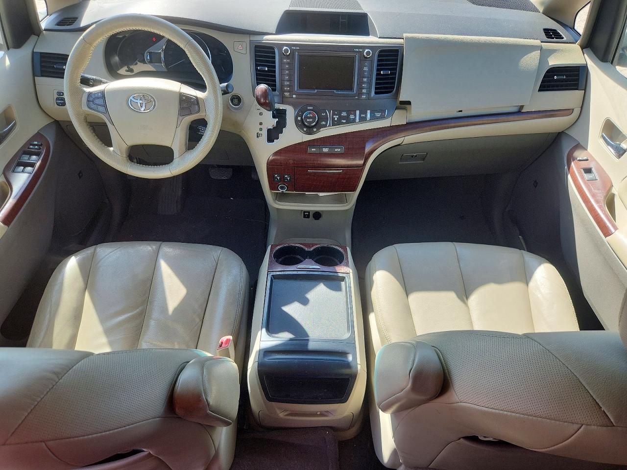 2011 TOYT Sienna VIN 5TDYK3DC6BS007280 photo 8