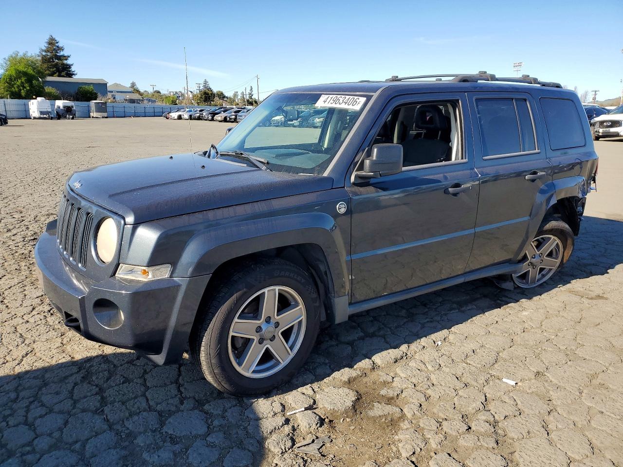 2008 Jeep Patriot VIN 1J8FF28W38D575476 photo 1
