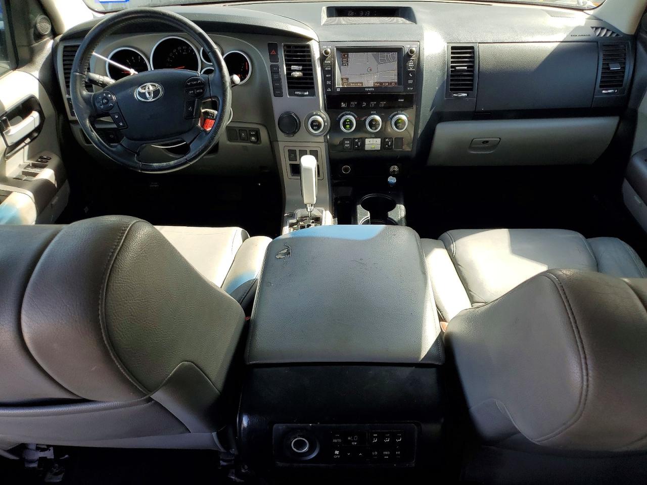 2013 Toyota Sequoia VIN 5TDKY5G14DS049685 photo 8