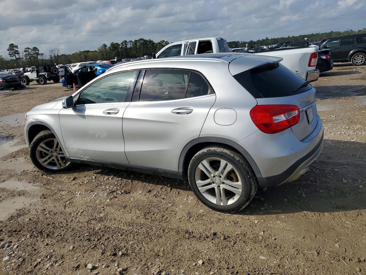 2015 Mercedes-Benz Gla-class VIN WDCTG4GB7FJ102139 photo 2