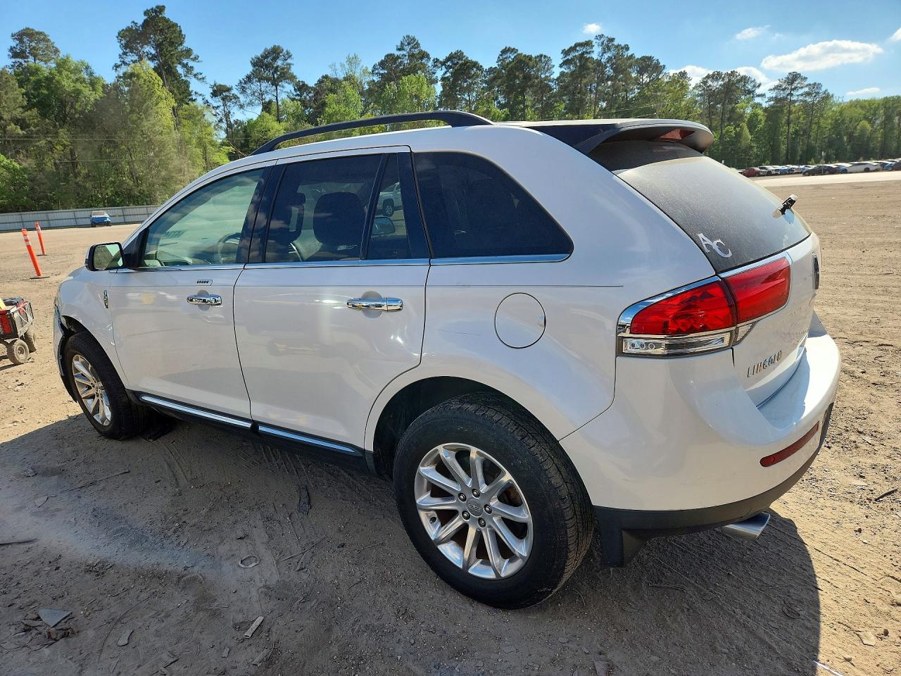 2015 Lincoln Mkx VIN 2LMDJ6JK3FBL23323 photo 2