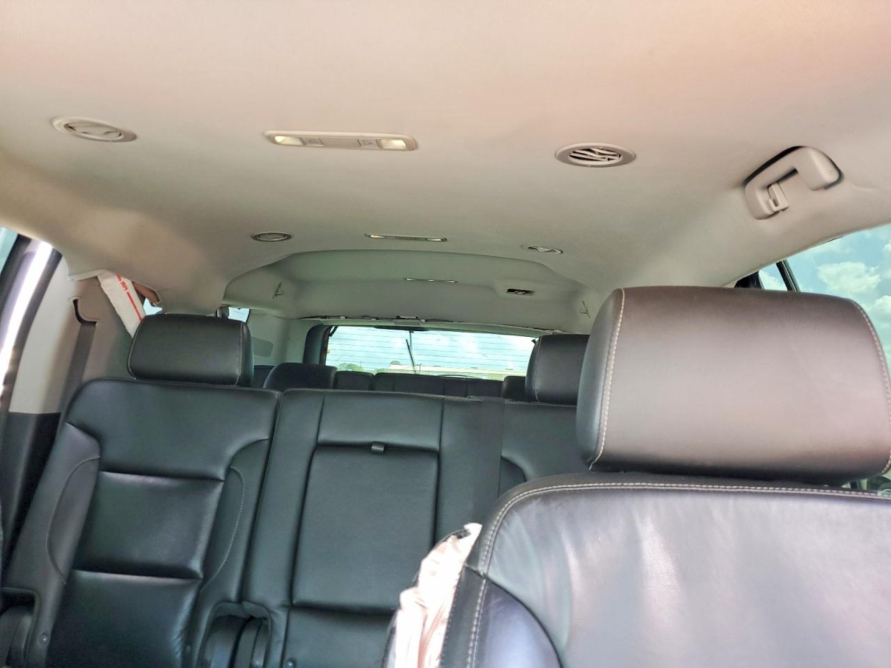 2020 Chevrolet Suburban VIN 1GNSKHKC3LR101596 photo 10