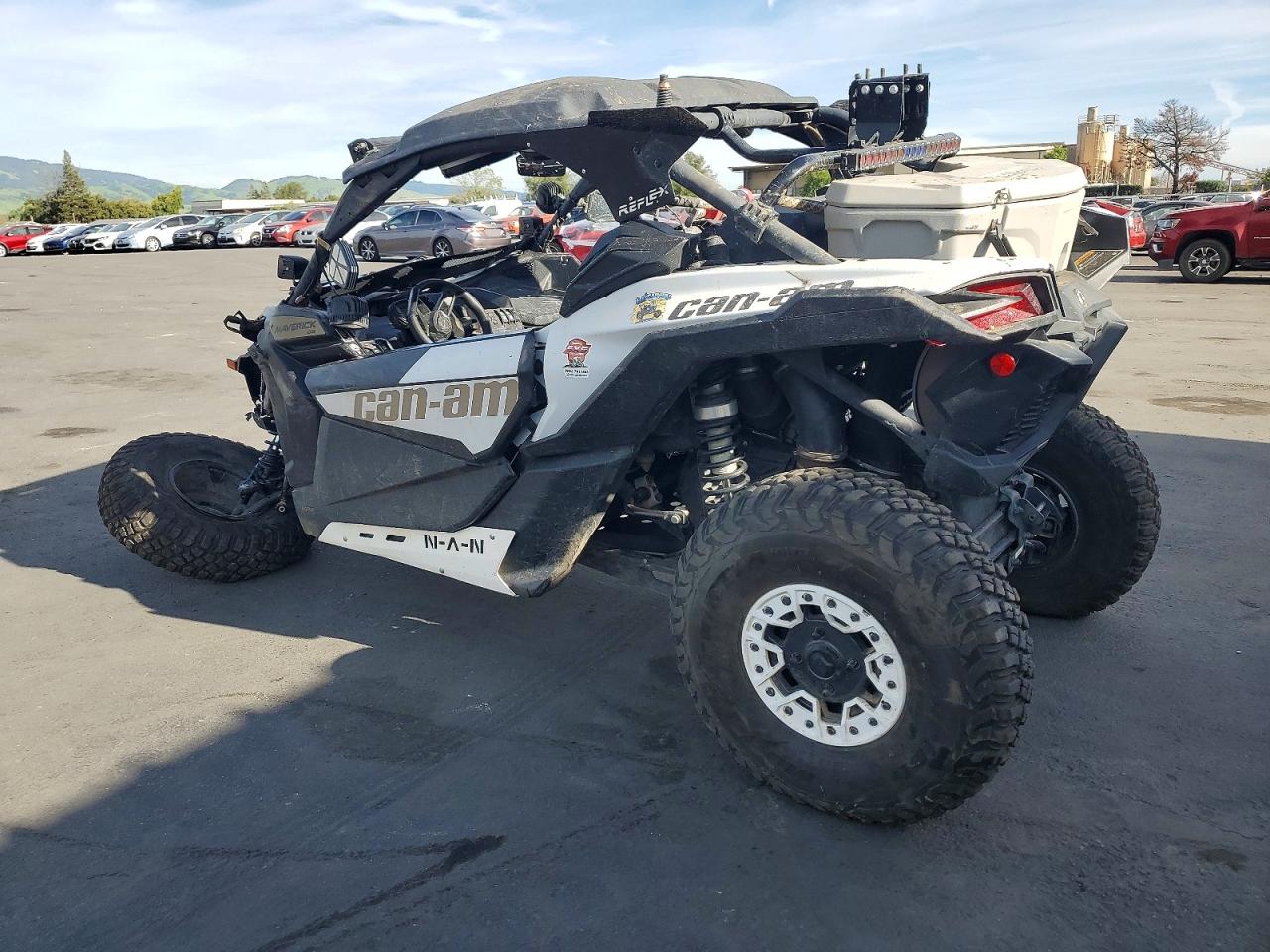 2023 Can-Am Sidebyside VIN 3JBVGAV27PE000163 photo 3
