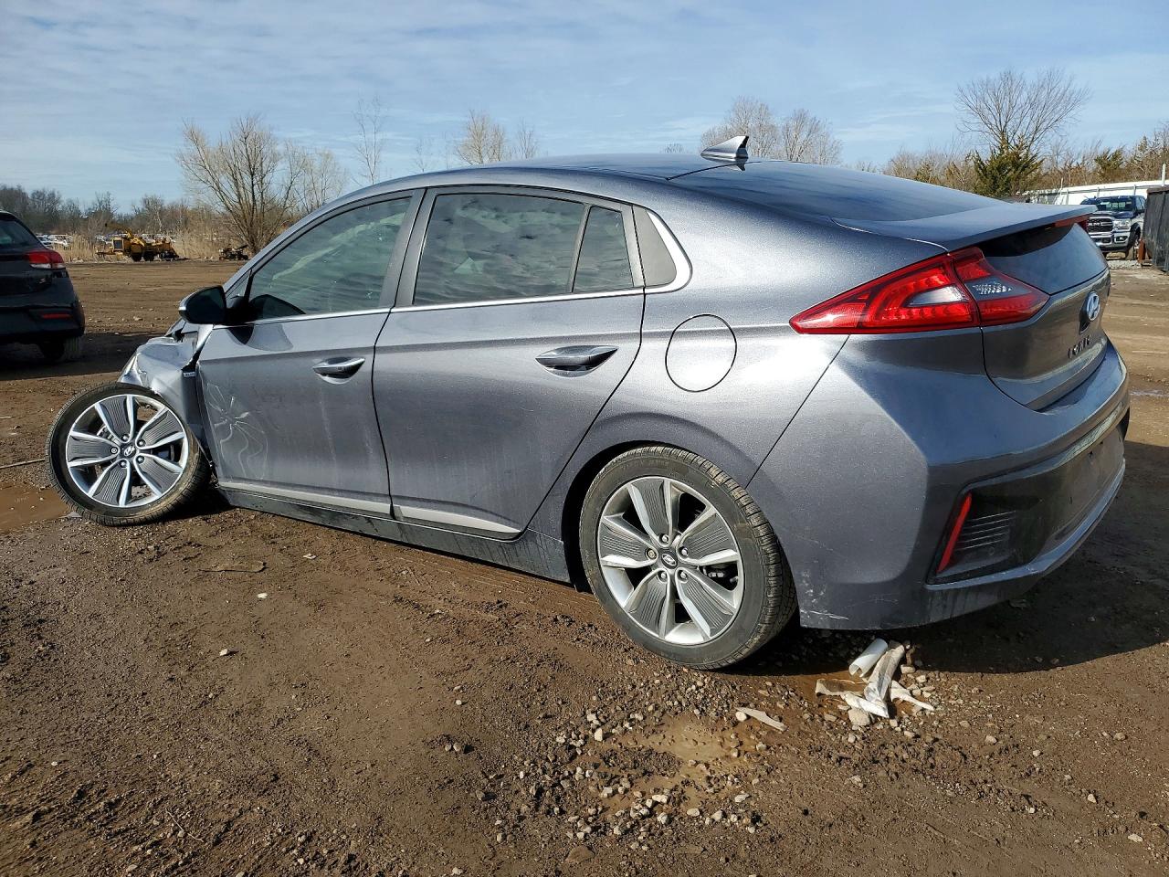 2018 Hyundai Ioniq VIN KMHC05LC4JU084328 photo 2