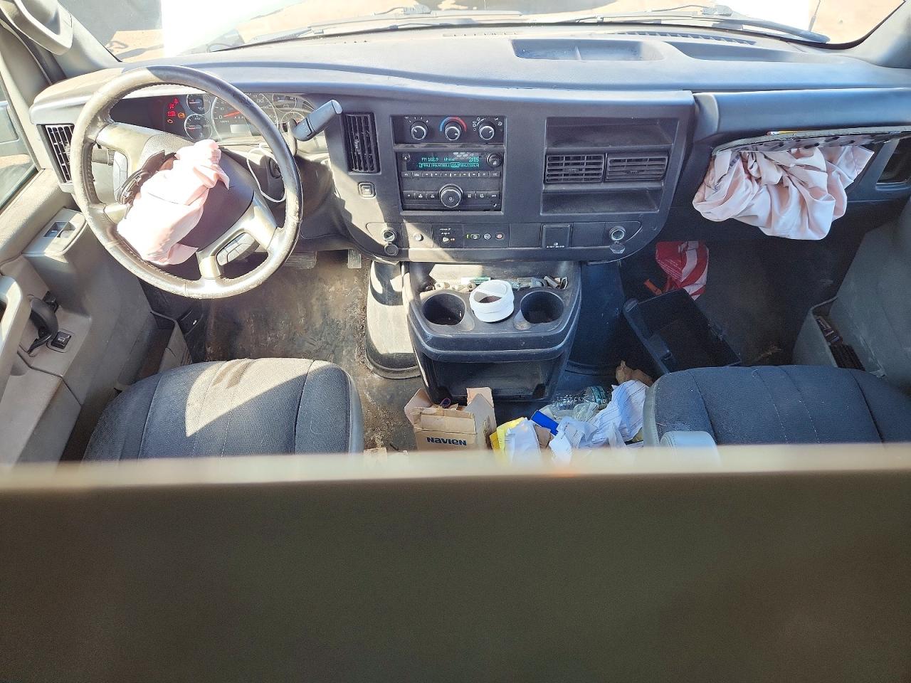 2018 CHEV Express VIN 1GCWGAFB7J1345722 photo 8