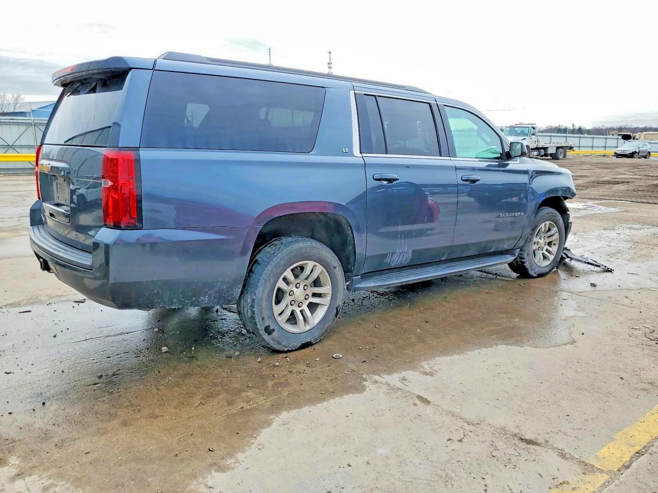 2020 CHEVROLET Suburban VIN 1GNSKHKC6LR102628 photo 3