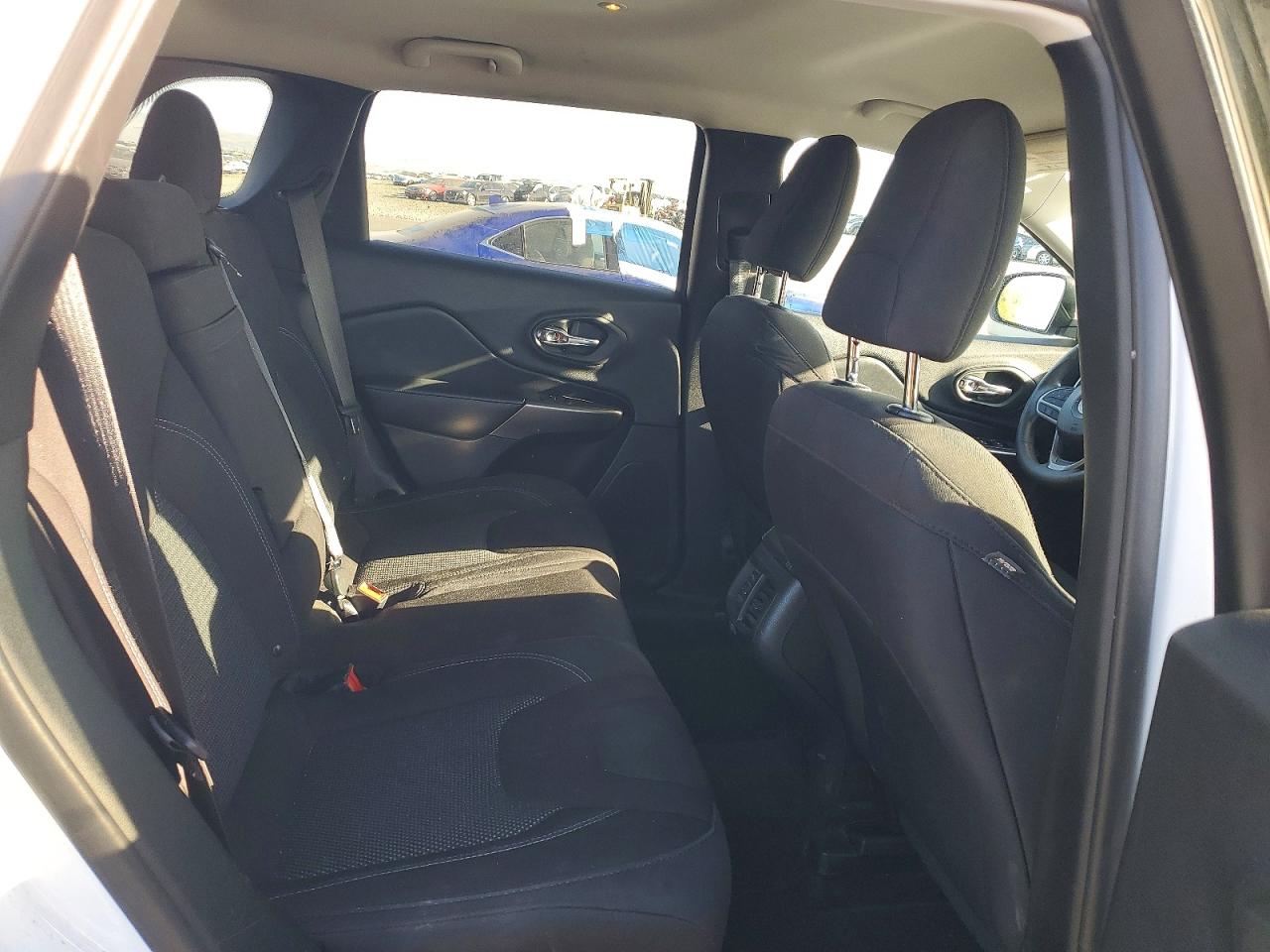 2019 Jeep Cherokee l VIN 1C4PJLCB6KD215405 photo 11