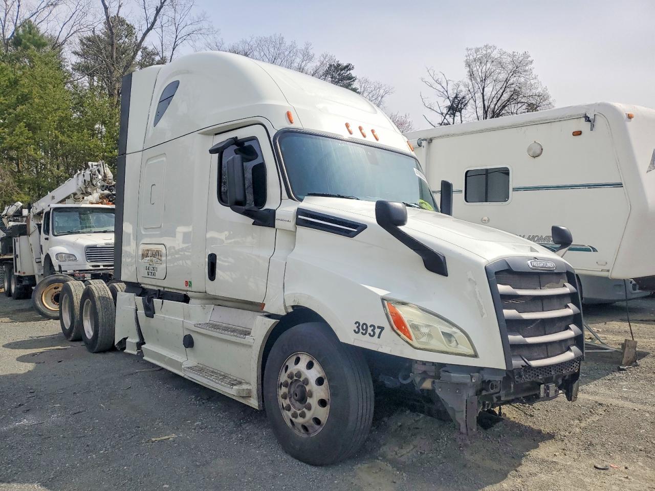 2019 FREIGHTLINER All other VIN 1FUJHHDR5KLKG0128 photo 1