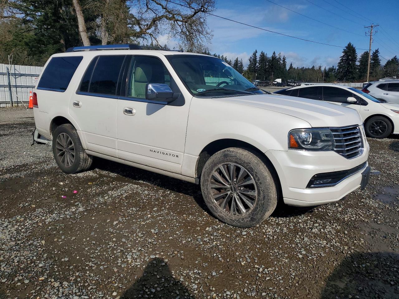 2015 Lincoln Navigator VIN 5LMJJ2HT2FEJ02416 photo 4
