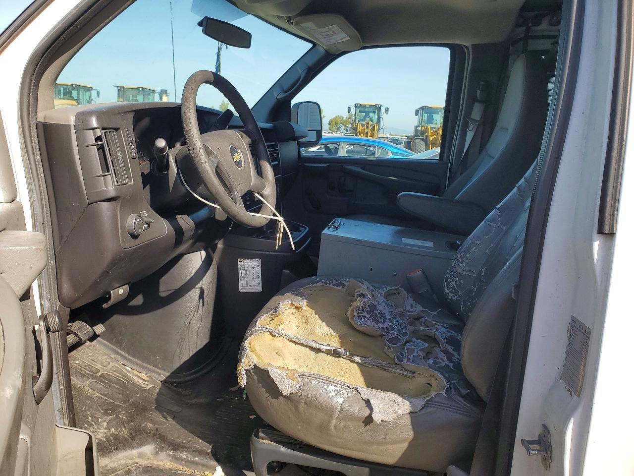 2012 CHEV Express VIN 1GCWGFCB9C1117807 photo 7