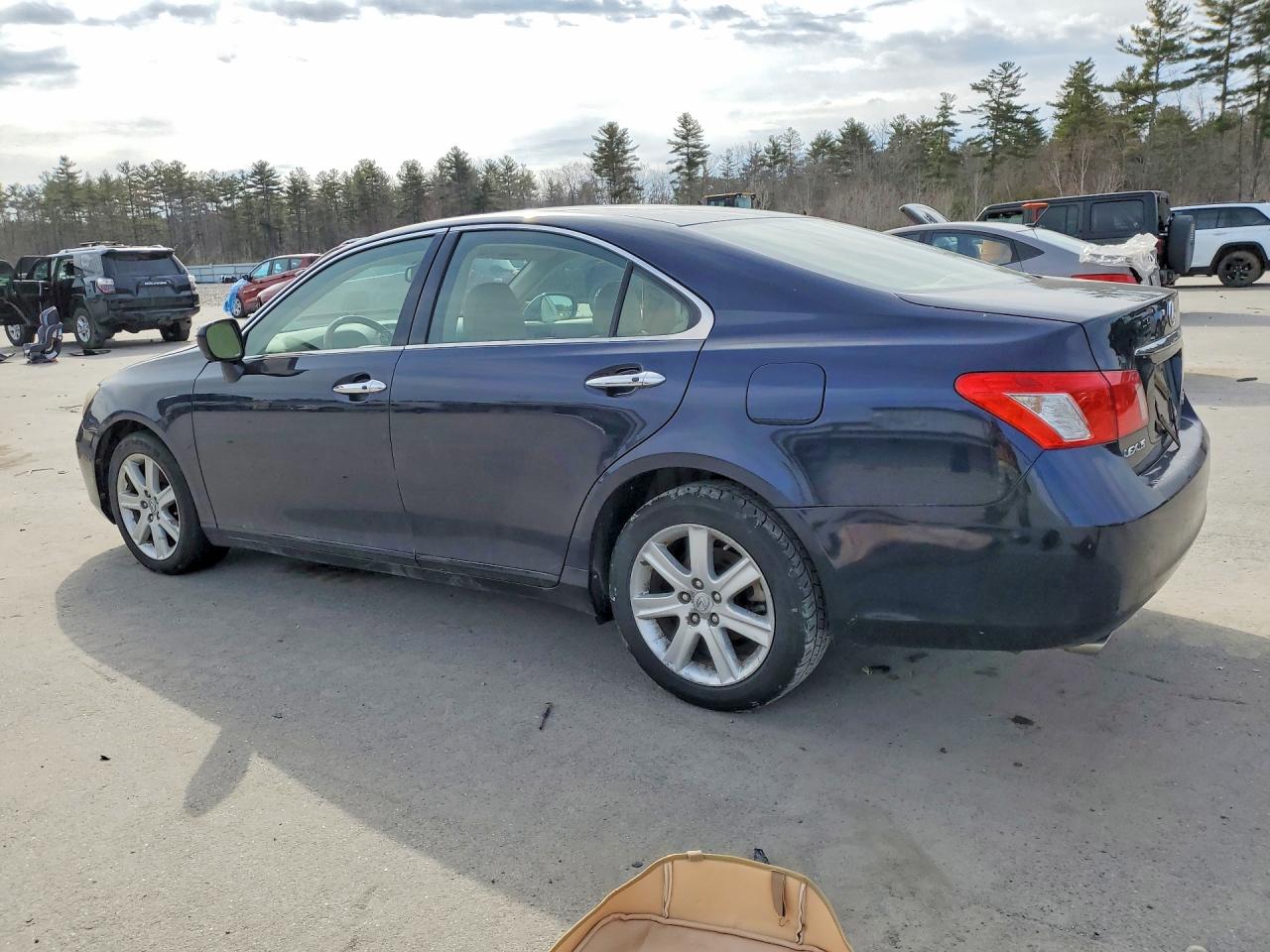 2007 Lexus ES350 VIN JTHBJ46G272140324 photo 2