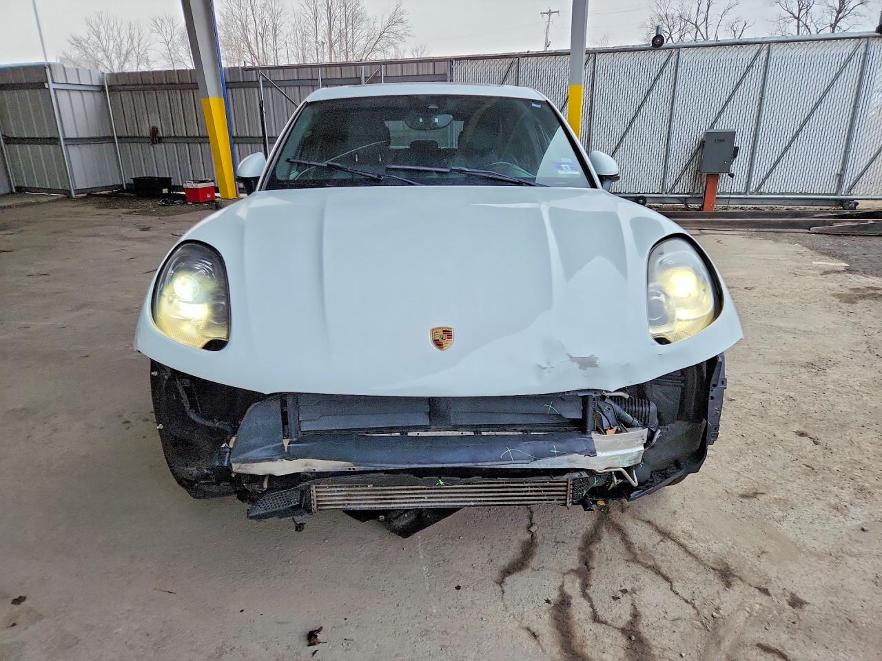 2017 Porsche Macan VIN WP1AA2A52HLB83398 photo 5