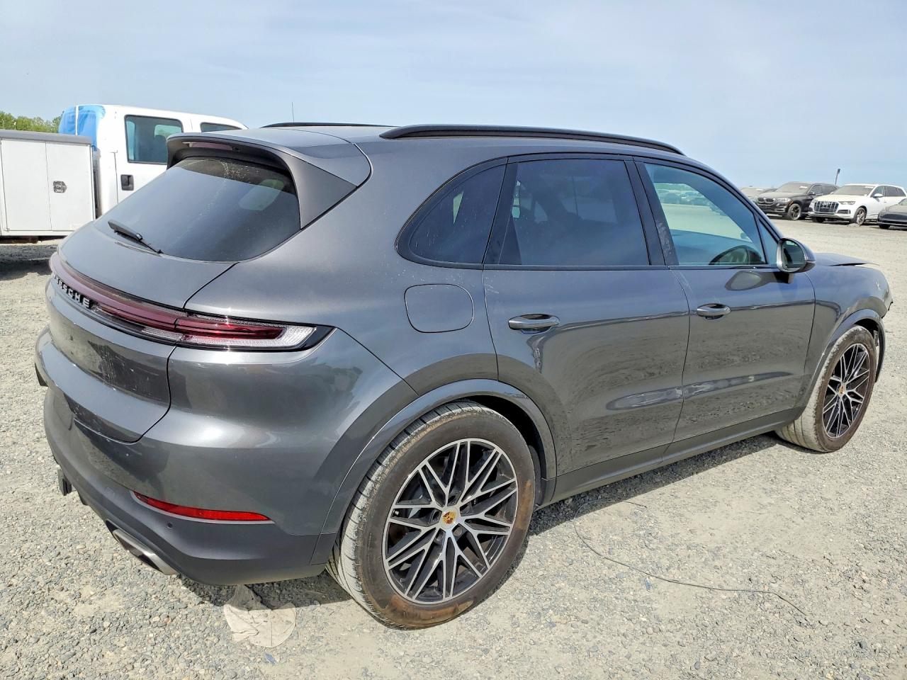 2024 Porsche Cayenne VIN WP1AA2AY9RDA09740 photo 3
