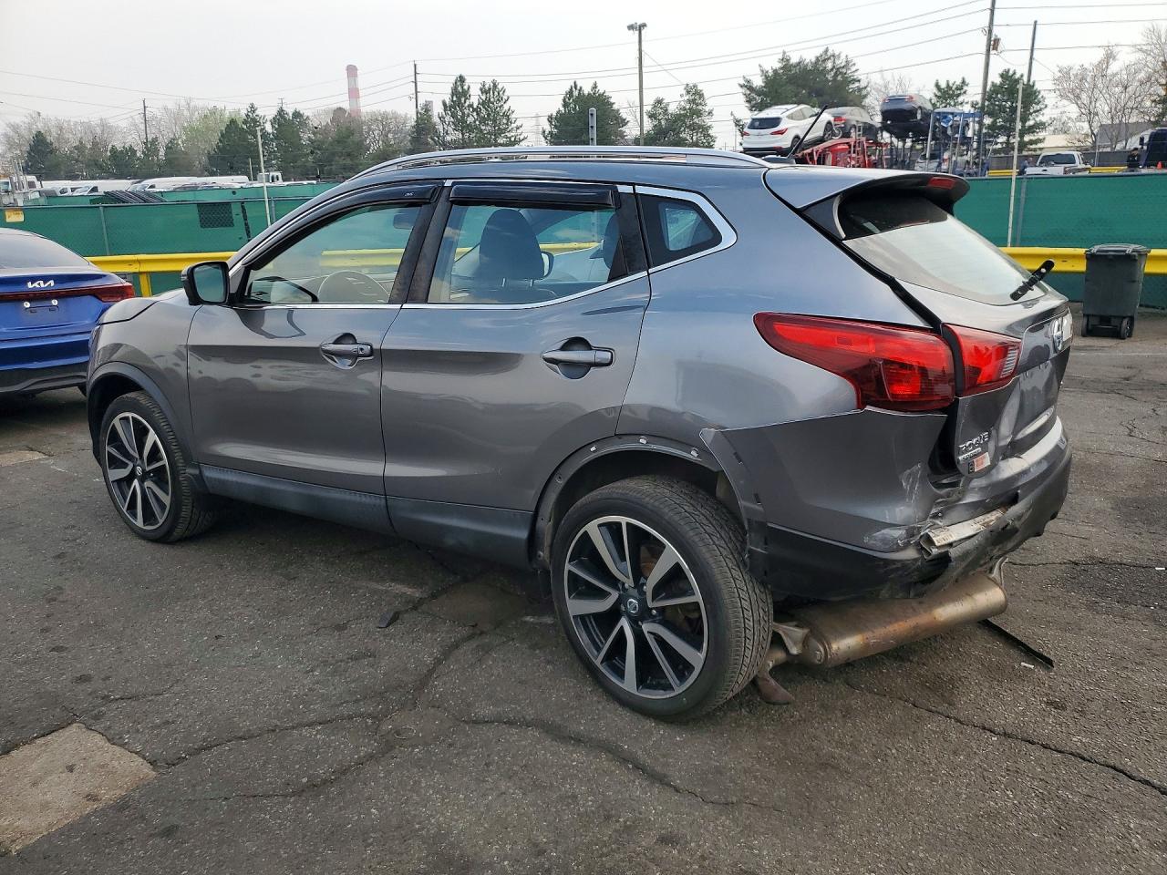 2018 Nissan Rogue VIN JN1BJ1CR9JW261537 photo 2