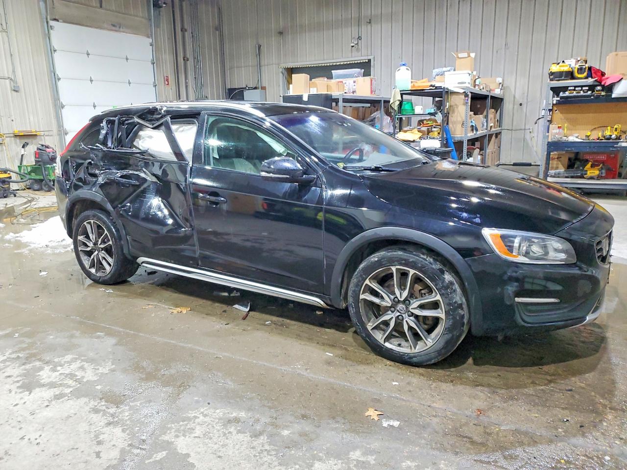 2017 Volvo V60 VIN YV440MWK1H1024635 photo 4