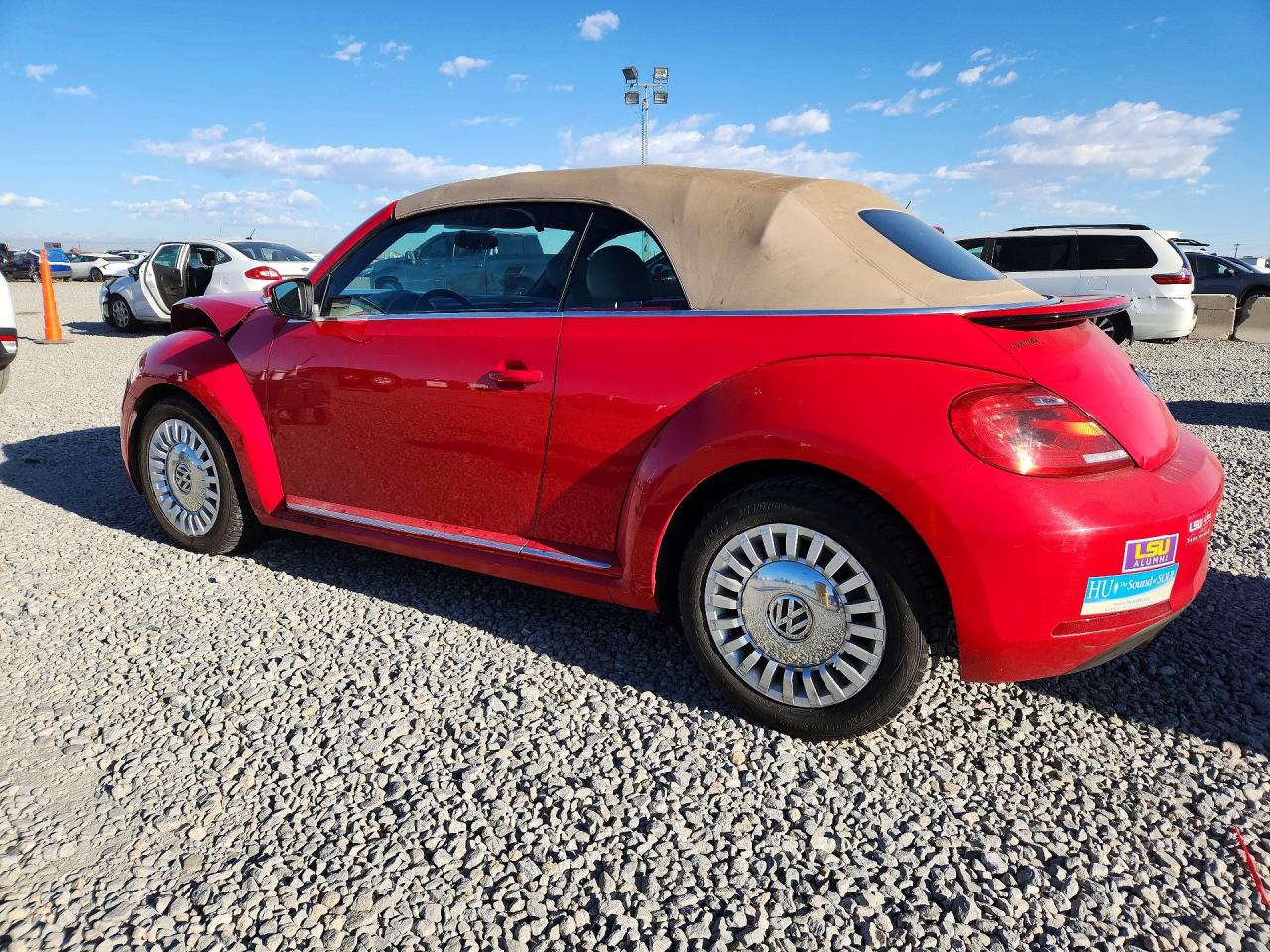 2015 Volkswagen Beetle VIN 3VW517AT9FM802750 photo 2