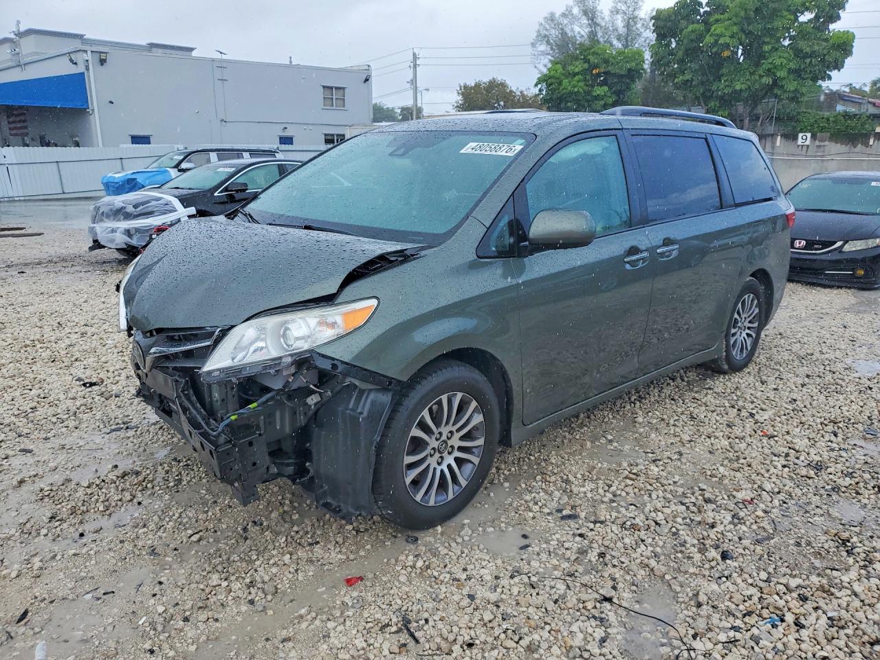 2018 Toyota Sienna VIN 5TDYZ3DC0JS942398 photo 1