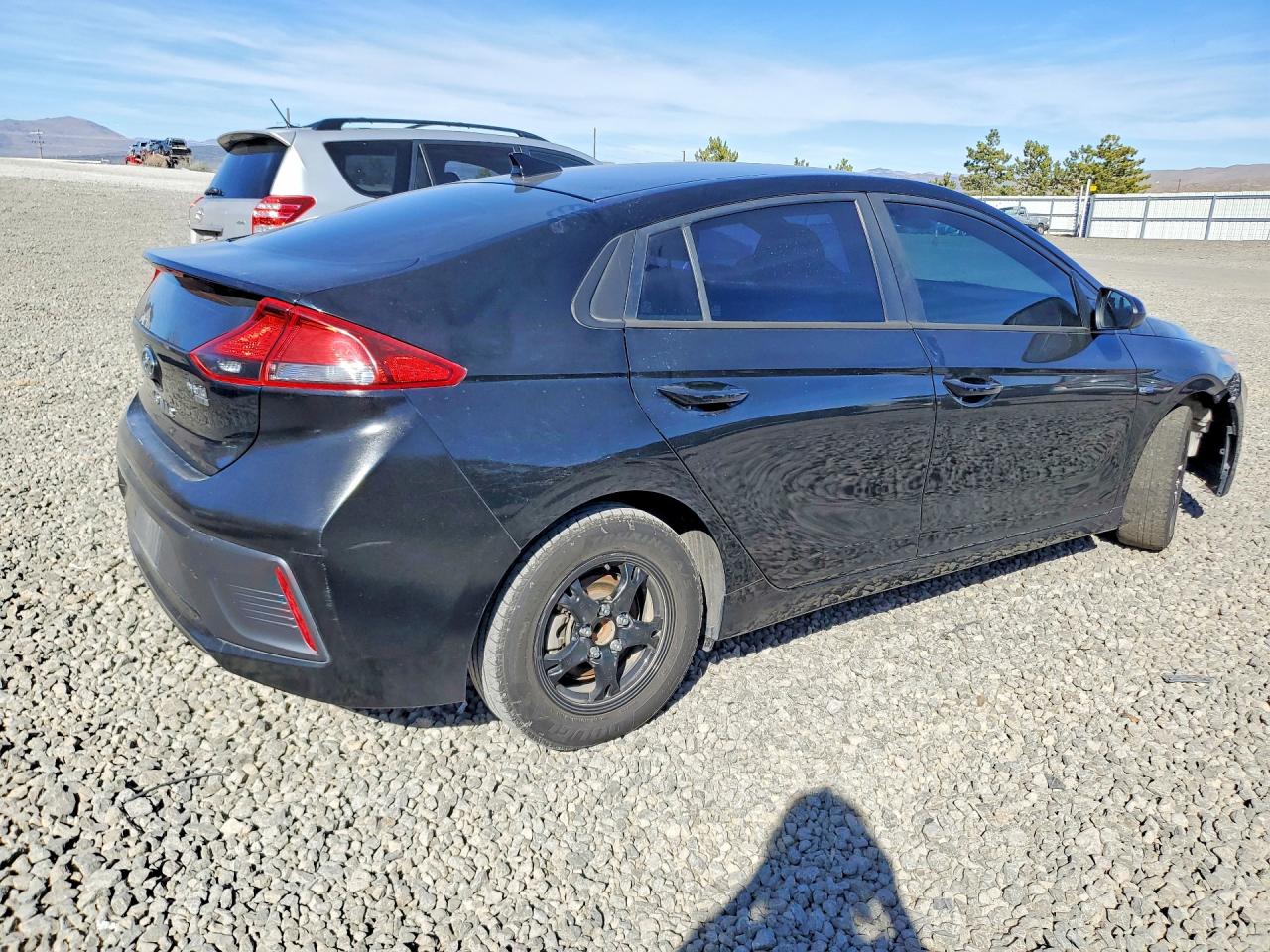 2020 Hyundai Ioniq VIN KMHC65LC0LU227938 photo 3