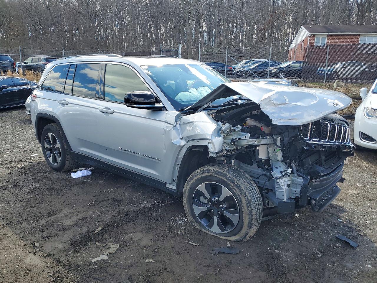 2023 Jeep Cherokee VIN 1C4RJYB60PC626080 photo 4
