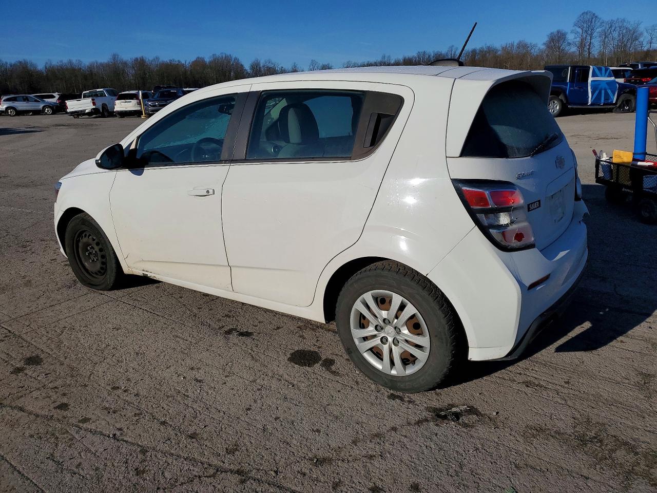 2017 Chev Sonic VIN 1G1JG6SG8H4170567 photo 2
