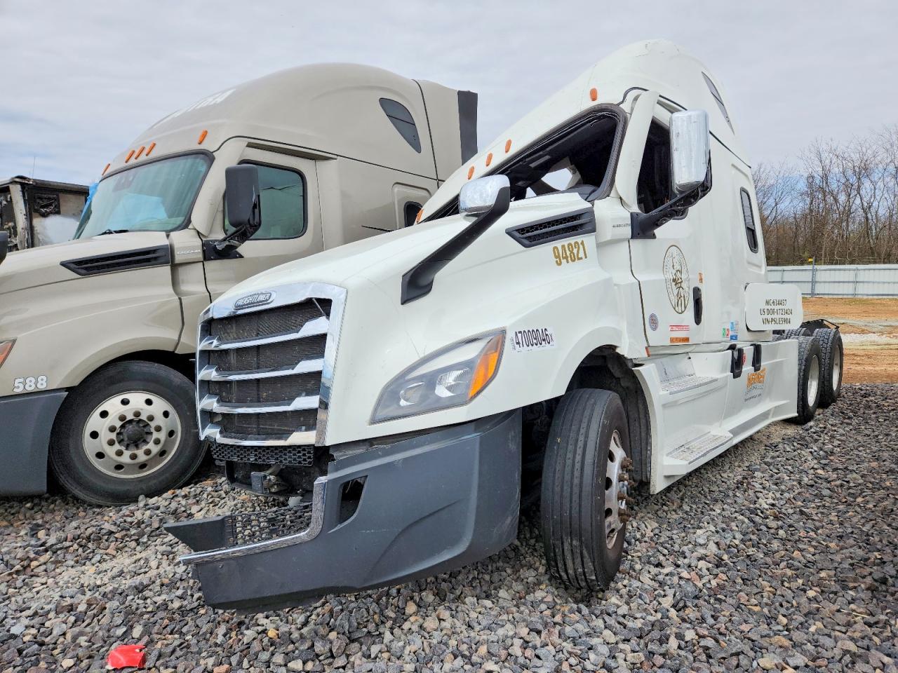 2023 FREIGHTLINER All other VIN 3AKJHHDR1PSUE5904 photo 2