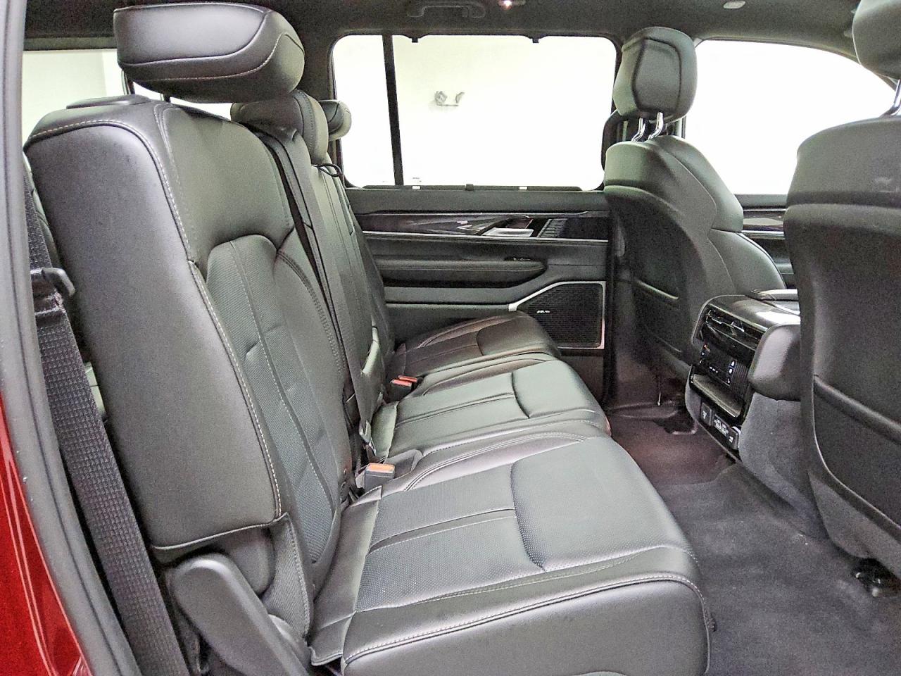 2024 Jeep Wagoneer VIN 1C4SJVAP2RS161904 photo 11