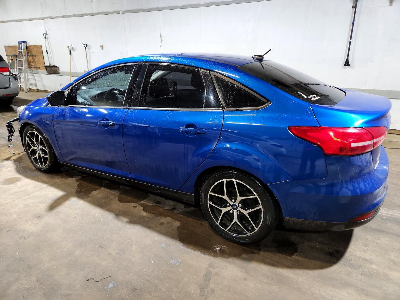2018 Ford Focus VIN 1FADP3F2XJL310993 photo 2