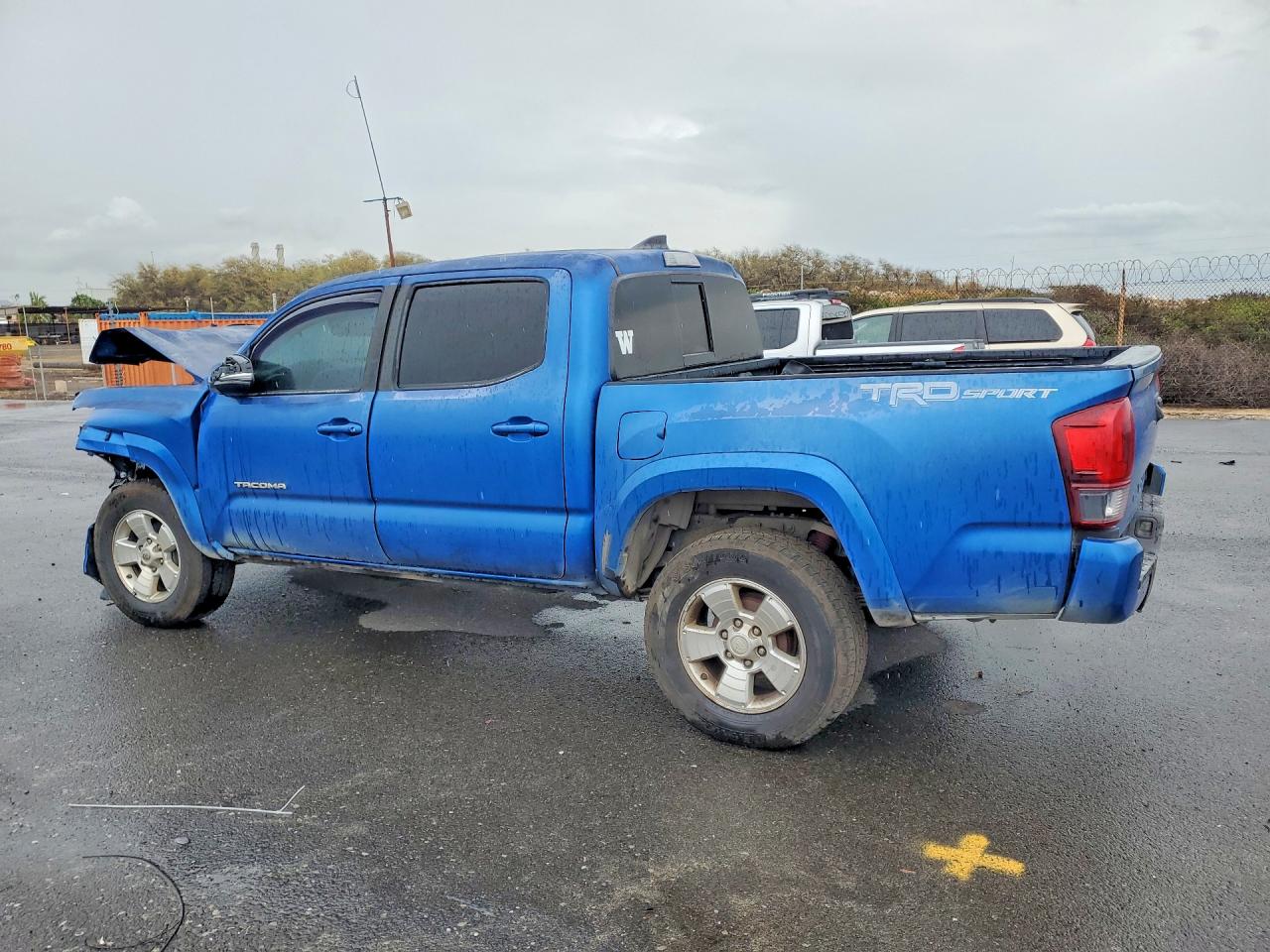 2018 Toyota Tacoma VIN 3TMAZ5CNXJM056234 photo 2