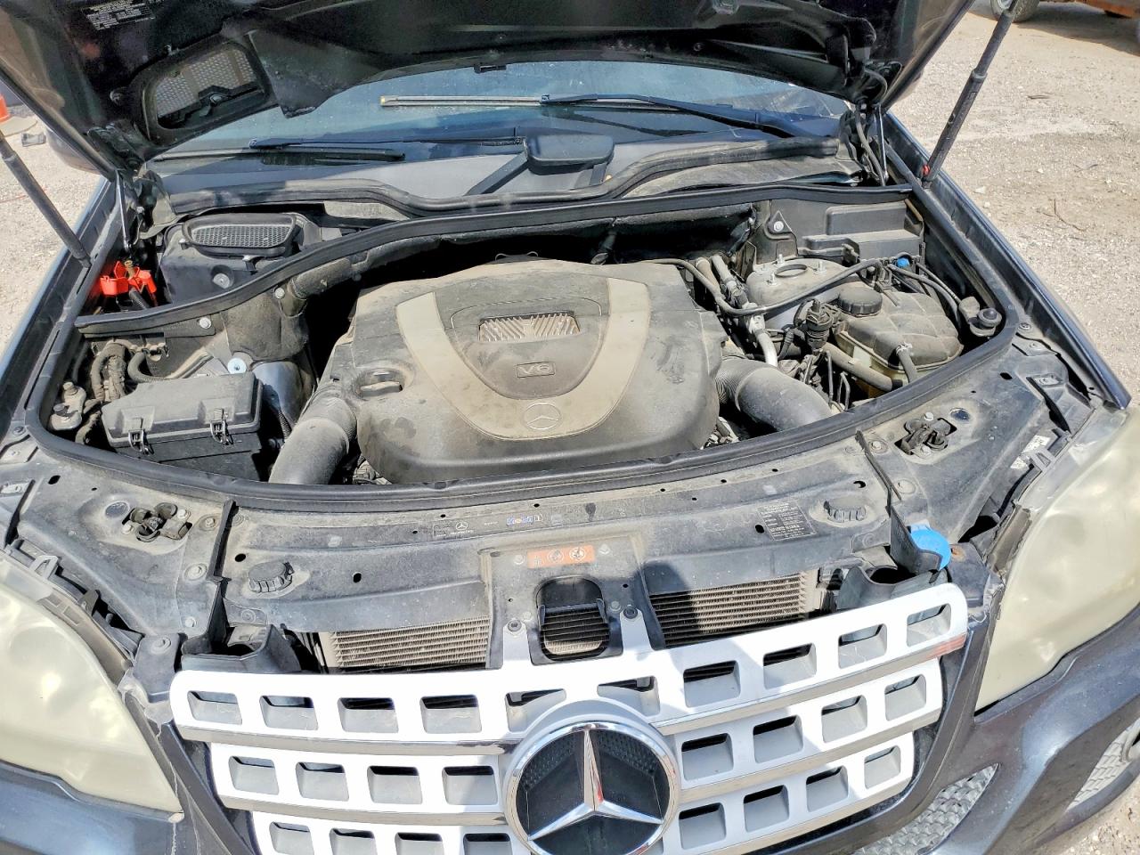 2010 Mercedes-Benz M-class VIN 4JGBB5GB5AA624049 photo 11