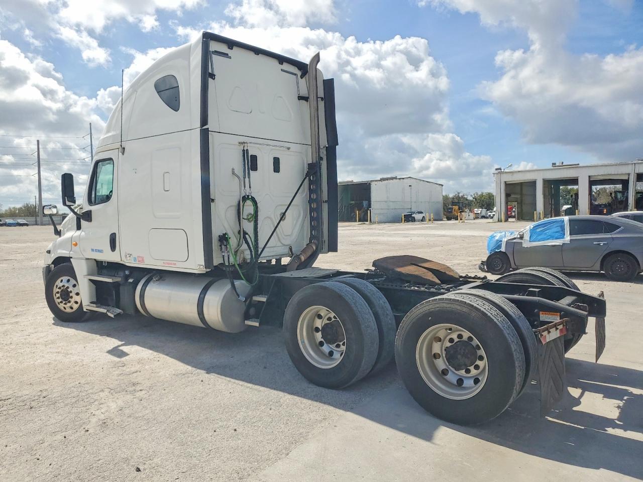 2013 FREIGHTLINER All models VIN 1FUJGLDR4DSFB0637 photo 3