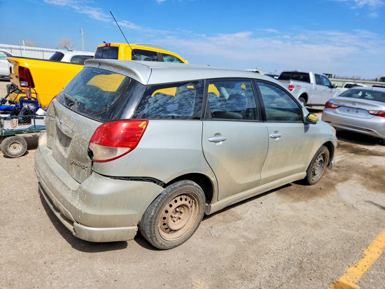 2004 Toyota Matrix VIN 2T1KR32E74C183806 photo 3